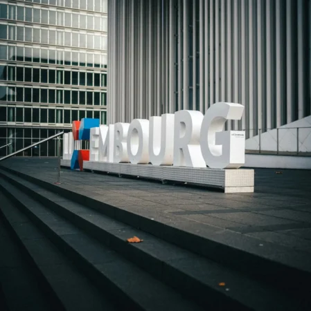 Saisie sur salaire au Luxembourg : obligations et rôle de l’employeur